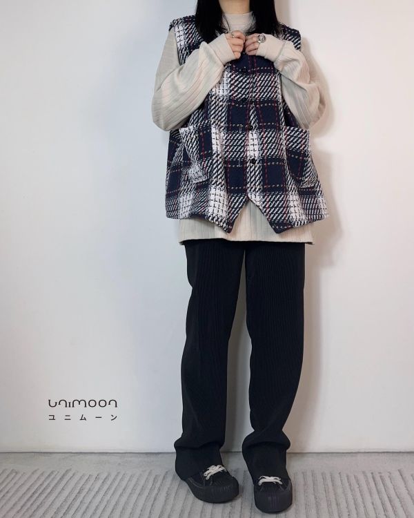 𝟮𝟲𝟮𝟭𝟵 復古編織交錯格紋麻棉雙口袋背心 