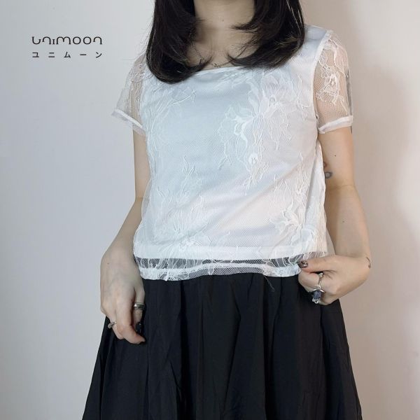 𝟮𝟲𝟯𝟮𝟰 舊洋房的刺繡花方領雙層上衣 