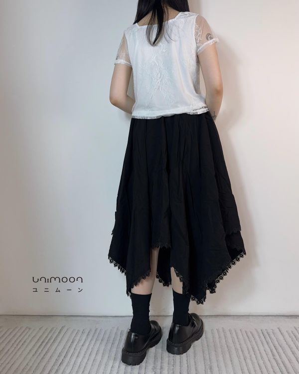 𝟮𝟲𝟯𝟮𝟱 夜晚碎片設計款不規則蕾絲花邊裙 