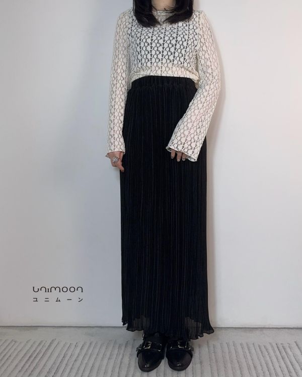 𝟮𝟲𝟯𝟬𝟲  畫廊風刺繡花花透膚卷邊上衣 