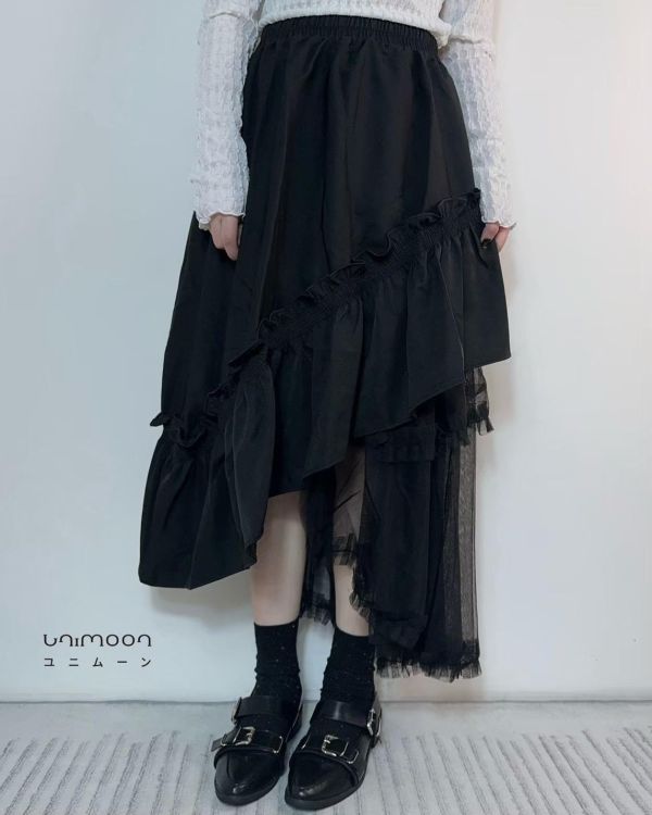 ɴᴏᴠ 𝟮𝟱-𝟭異材質拼接斜月蕾絲設計款長裙 