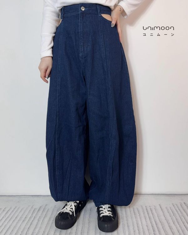 𝟮𝟲𝟮𝟬𝟴 側邊鏤空設計款一粒釦彎刀牛仔褲 