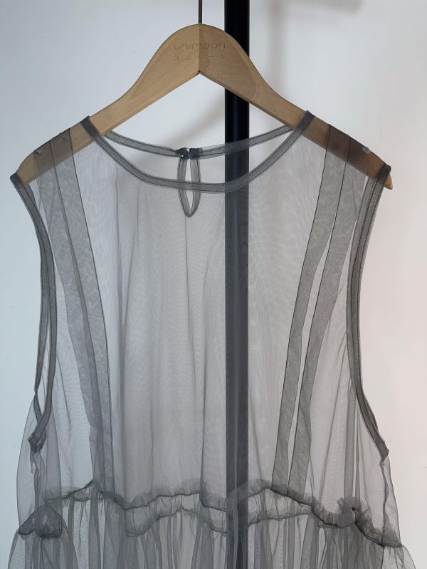 𝟮𝟲𝟰𝟭𝟵 迷霧灰濛濛透紗外罩背心洋裝 