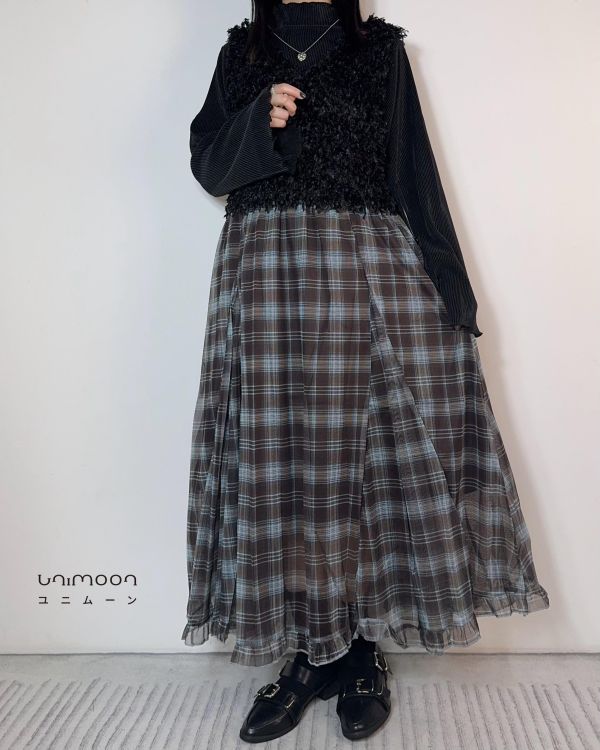 𝟮𝟲𝟮𝟭𝟲 坑條面料喇叭振袖設計捲邊上衣 