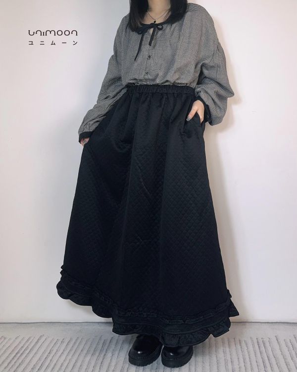 𝟮𝟲𝟭𝟮𝟬 菱形壓棉小花邊傘擺長裙 