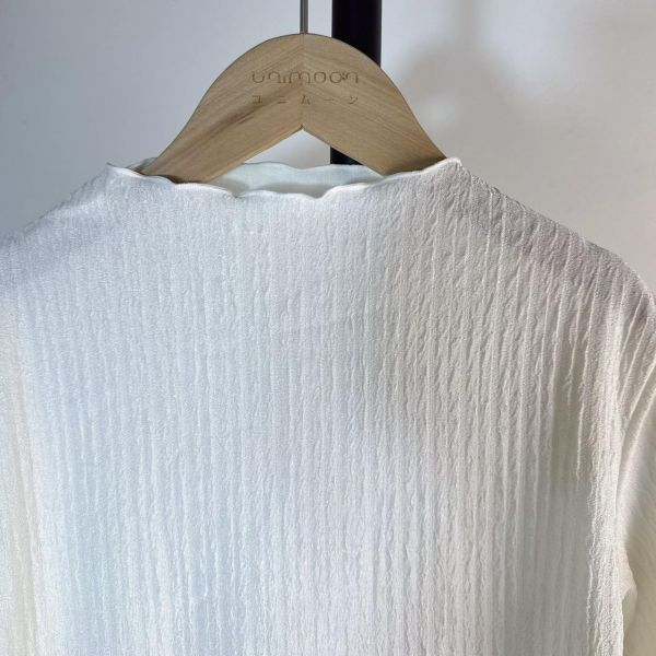 ᴏᴄᴛ 𝟮𝟱-𝟮𝟭 肌理波紋立領卷邊上衣 