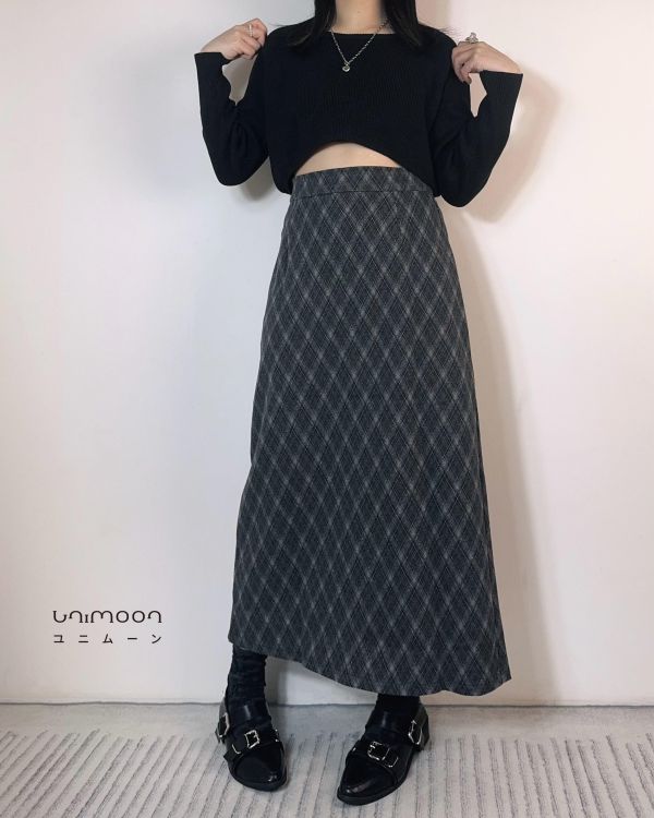 ᴅᴇᴄ 𝟮𝟱-𝟭𝟯 基本款短版落肩針織上衣 