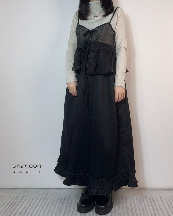 𝟮𝟲𝟭𝟮𝟬 菱形壓棉小花邊傘擺長裙 