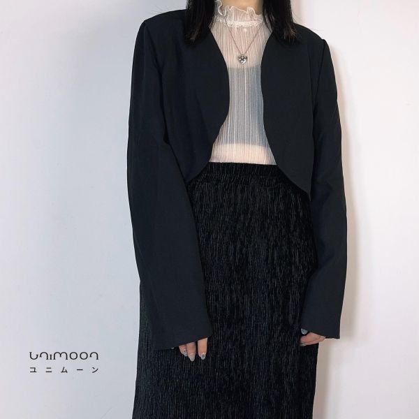 𝟮𝟲𝟭𝟭𝟯 簡約外罩式無扣短版西裝外套 