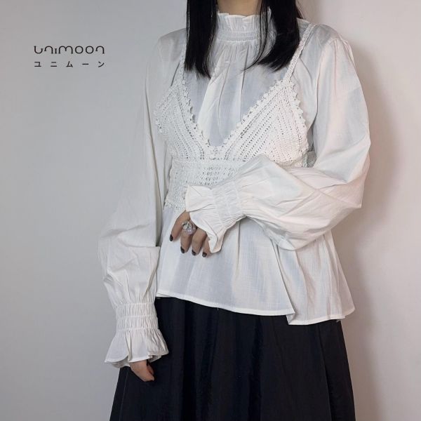 𝟮𝟲𝟯𝟬𝟯 白樺小鎮假兩件荷葉袖口立領上衣 