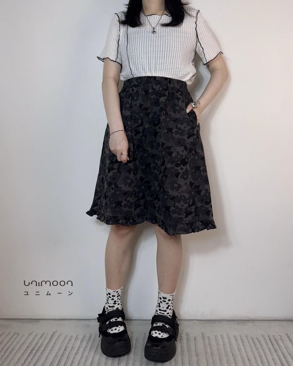 𝟮𝟲𝟰𝟭𝟳 小方格肌理布外車線造型捲邊上衣 