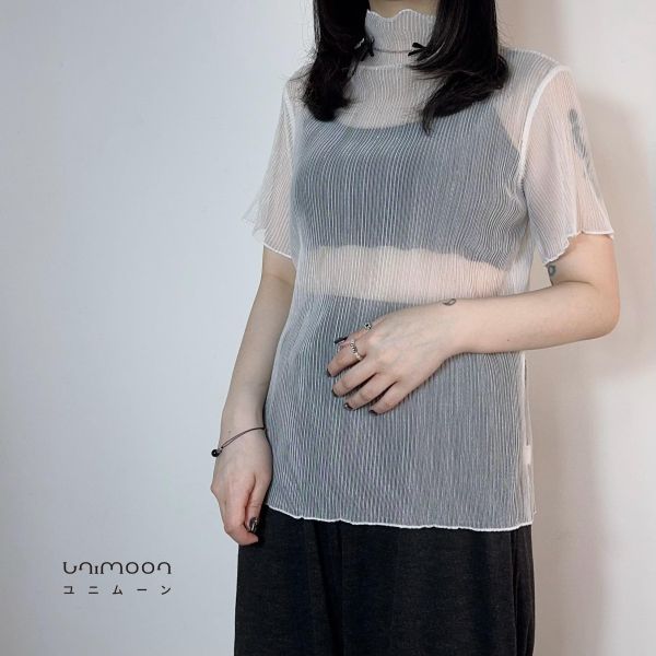 𝟮𝟲𝟰𝟬𝟰 空氣感直條捲邊透膚上衣 