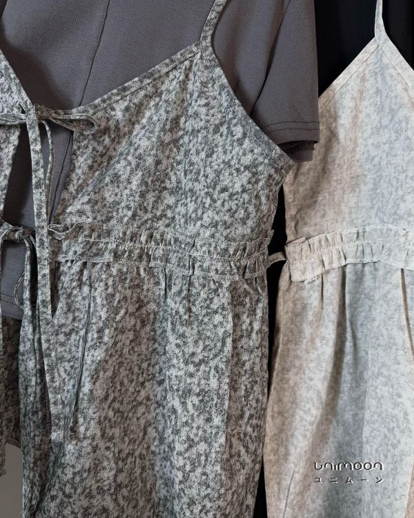 𝟮𝟲𝟯𝟭𝟵 雪花紛飛灰色系木耳邊雙綁帶背心 