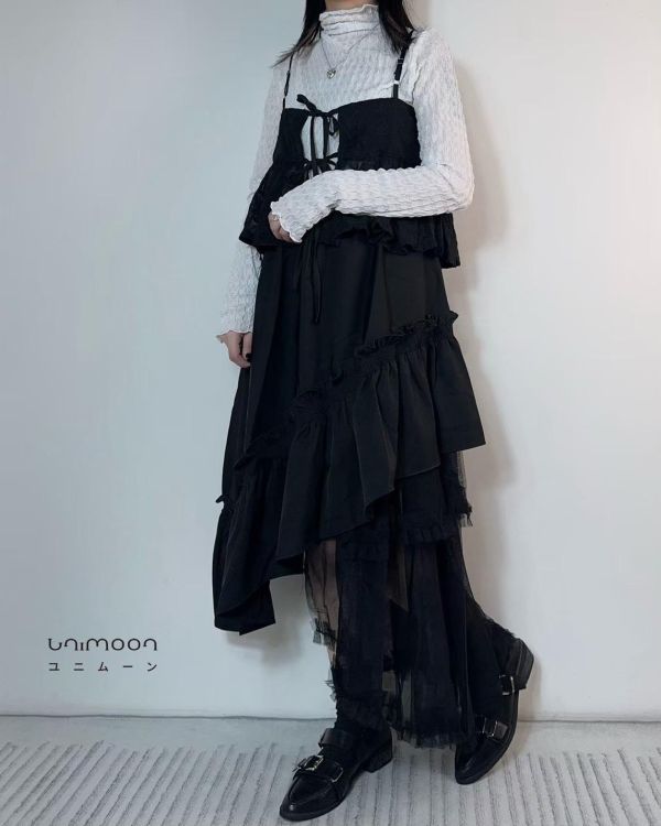 ɴᴏᴠ 𝟮𝟱-𝟭異材質拼接斜月蕾絲設計款長裙 