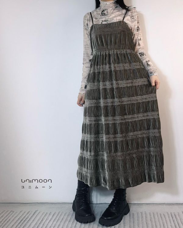 ᴀᴘʀ 𝟮𝟱-𝟭𝟰 褪色報紙復古透膚捲邊彈性打底上衣 