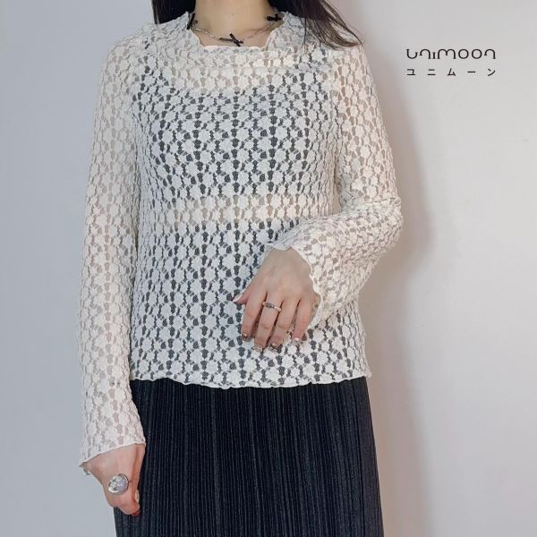 𝟮𝟲𝟯𝟬𝟲  畫廊風刺繡花花透膚卷邊上衣 