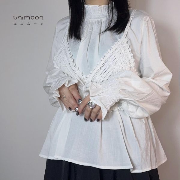 𝟮𝟲𝟯𝟬𝟯 白樺小鎮假兩件荷葉袖口立領上衣 