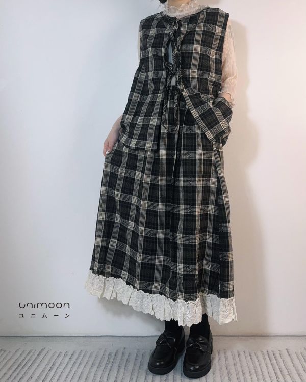 ꜱᴇᴘ 𝟮𝟱-𝟯 時光書頁英倫風焦糖格紋綁帶套裝（背心+裙） 