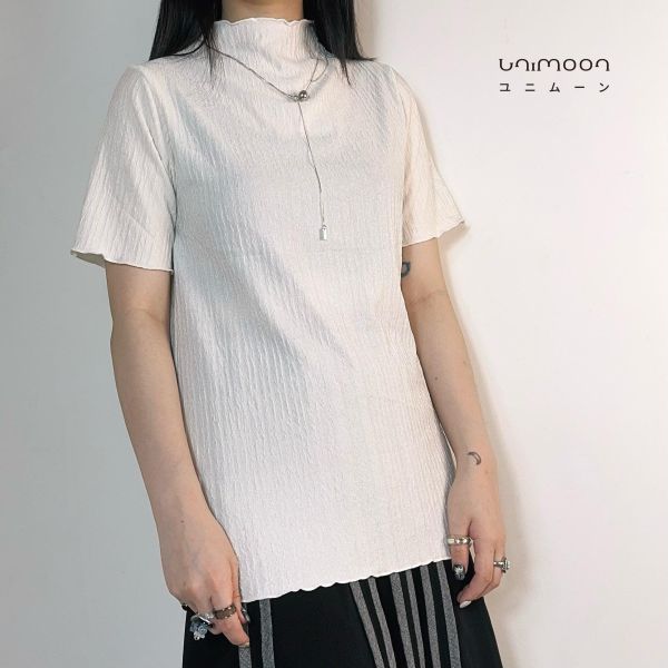 ᴏᴄᴛ 𝟮𝟱-𝟮𝟭 肌理波紋立領卷邊上衣 