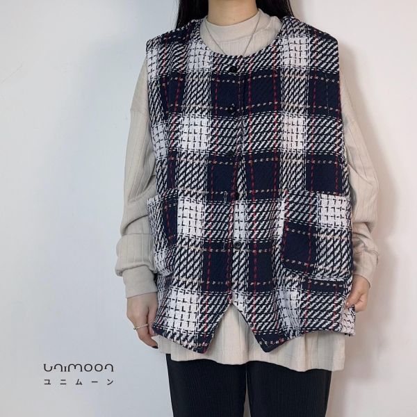 𝟮𝟲𝟮𝟭𝟵 復古編織交錯格紋麻棉雙口袋背心 