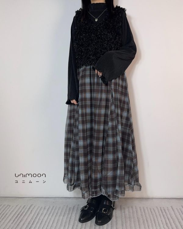 𝟮𝟲𝟮𝟭𝟲 坑條面料喇叭振袖設計捲邊上衣 