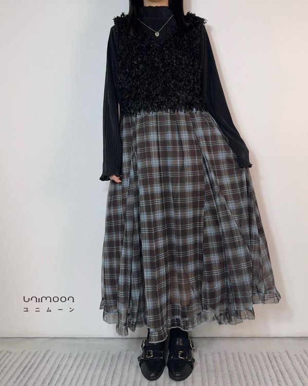 𝟮𝟲𝟮𝟭𝟲 坑條面料喇叭振袖設計捲邊上衣 