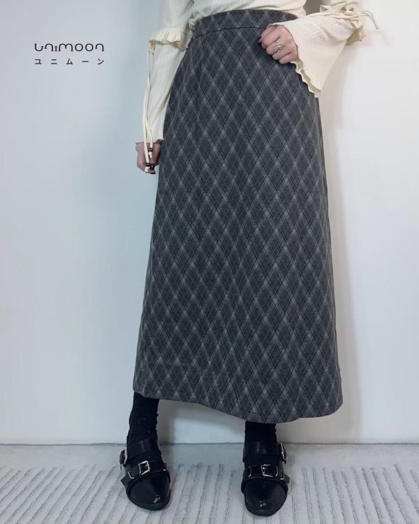 ɴᴏᴠ 𝟮𝟱-𝟵 菱格毛呢後開衩直筒裙 