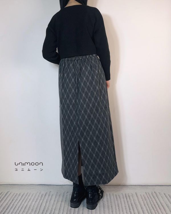 ᴅᴇᴄ 𝟮𝟱-𝟭𝟯 基本款短版落肩針織上衣 