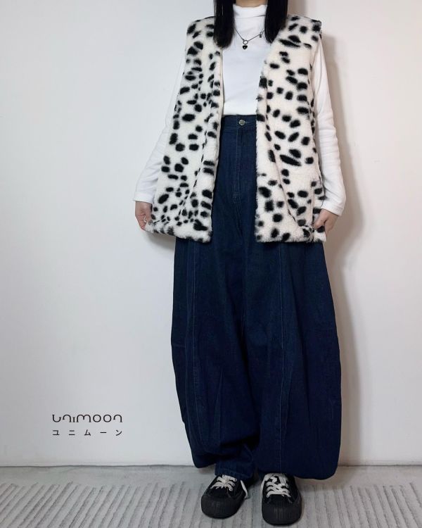 𝟮𝟲𝟮𝟬𝟴 側邊鏤空設計款一粒釦彎刀牛仔褲 