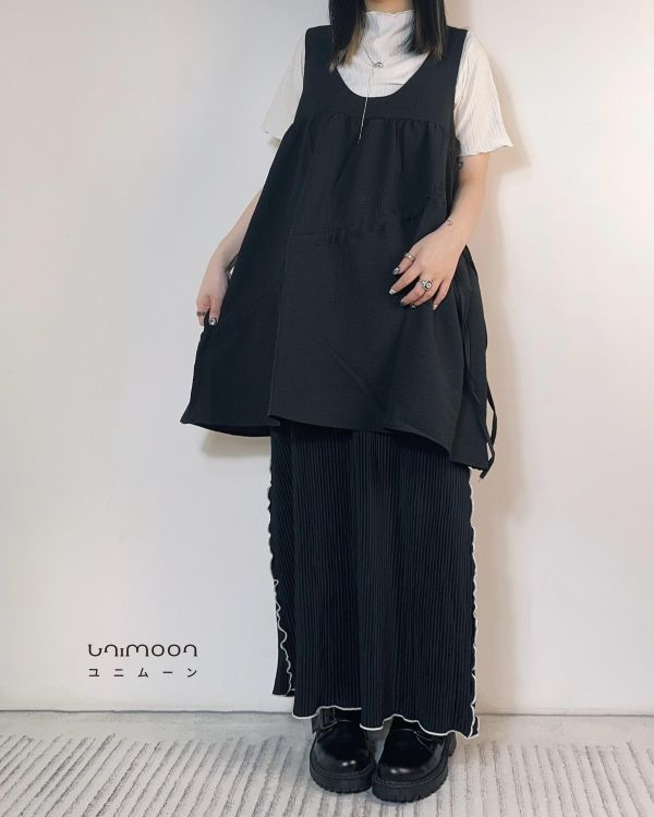 ᴊᴜɴ 𝟮𝟱-𝟭𝟲 撞色卷邊直筒修身坑條長裙 