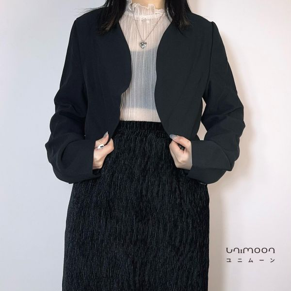 𝟮𝟲𝟭𝟭𝟯 簡約外罩式無扣短版西裝外套 