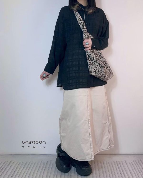 ᴊᴜʟ 𝟮𝟱-𝟮 撞色車縫線設計多扣A字裙 