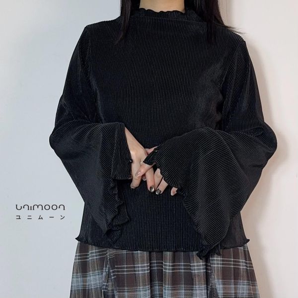 𝟮𝟲𝟮𝟭𝟲 坑條面料喇叭振袖設計捲邊上衣 
