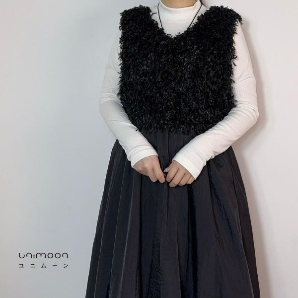 𝟮𝟲𝟮𝟭𝟳 黑天鵝羽毛流蘇短版背心 