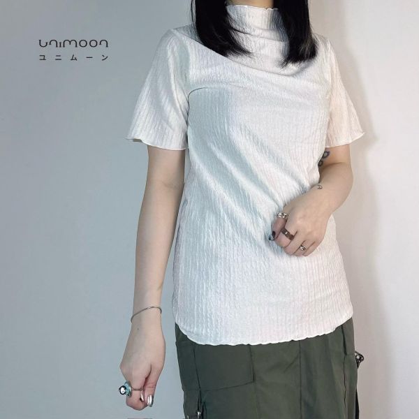 ᴏᴄᴛ 𝟮𝟱-𝟮𝟭 肌理波紋立領卷邊上衣 