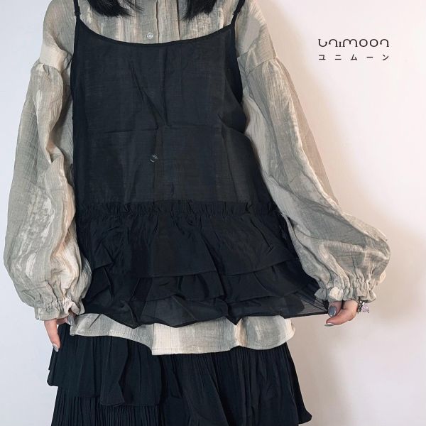 𝟮𝟲𝟭𝟬𝟱 雙層小蛋糕擺透膚背心 