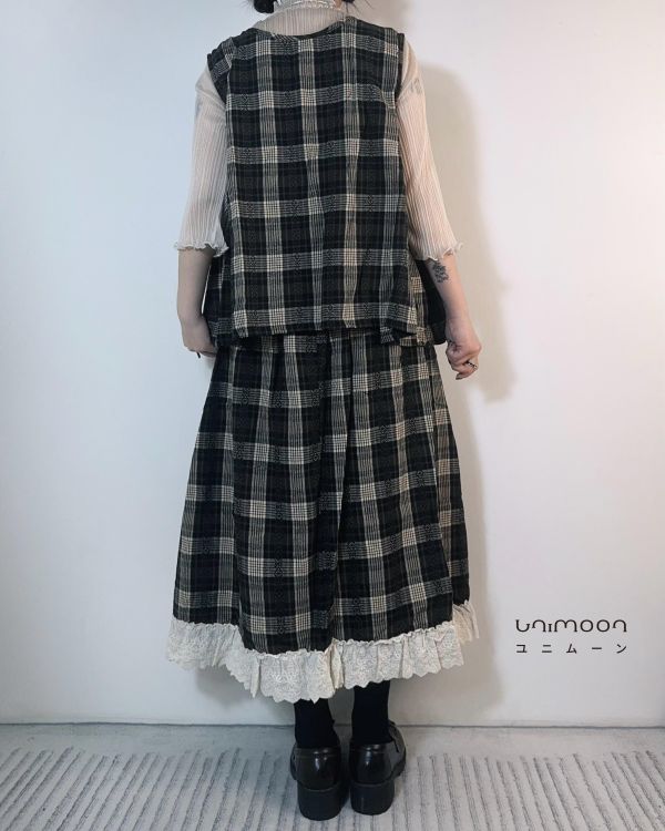 ꜱᴇᴘ 𝟮𝟱-𝟯 時光書頁英倫風焦糖格紋綁帶套裝（背心+裙） 