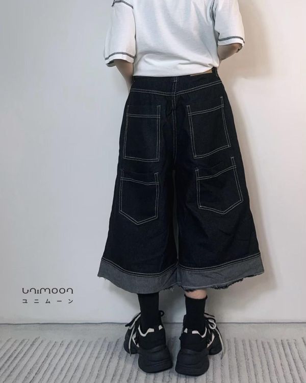 ᴀᴜɢ 𝟮𝟱-𝟯 撞色車縫線設計毛邊七分牛仔寬褲 