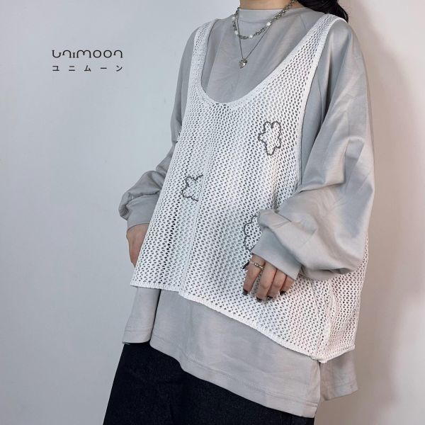 𝟮𝟲𝟰𝟭𝟬 雲朵小花刺繡鏤空U領背心 