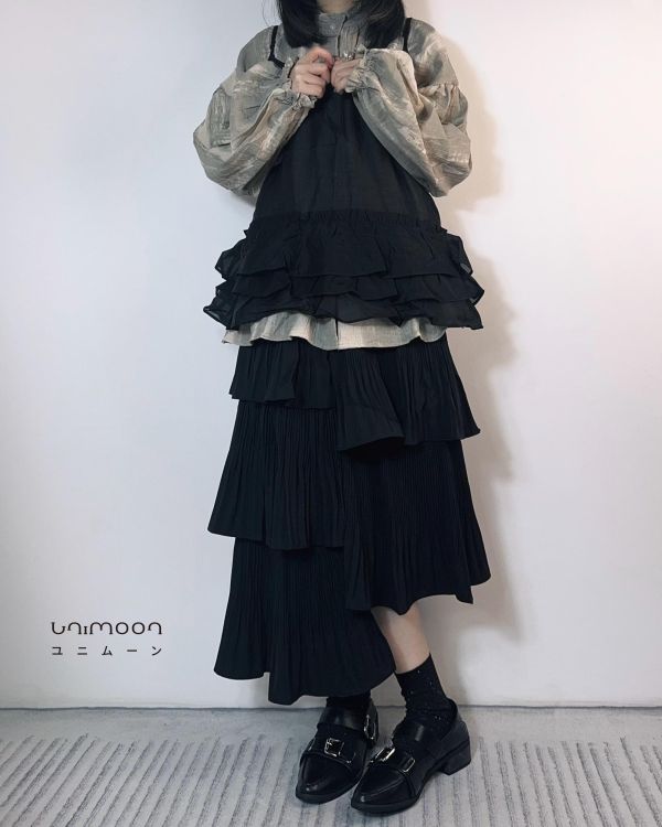 𝟮𝟲𝟭𝟬𝟱 雙層小蛋糕擺透膚背心 