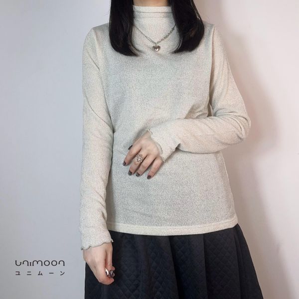 𝟮𝟲𝟯𝟬𝟳 奶油咖啡館閃閃捲邊打底上衣 