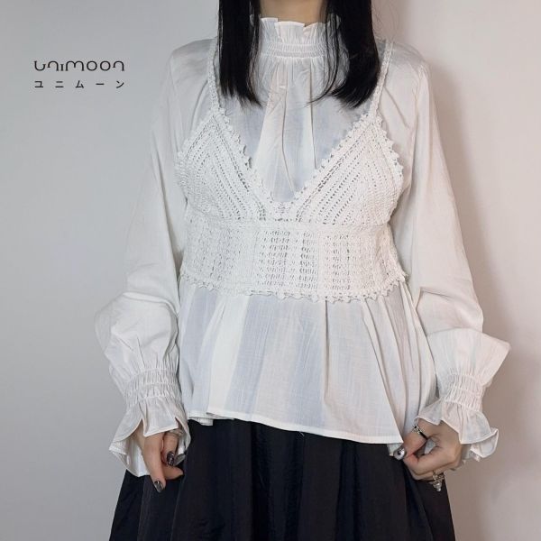 𝟮𝟲𝟯𝟬𝟯 白樺小鎮假兩件荷葉袖口立領上衣 