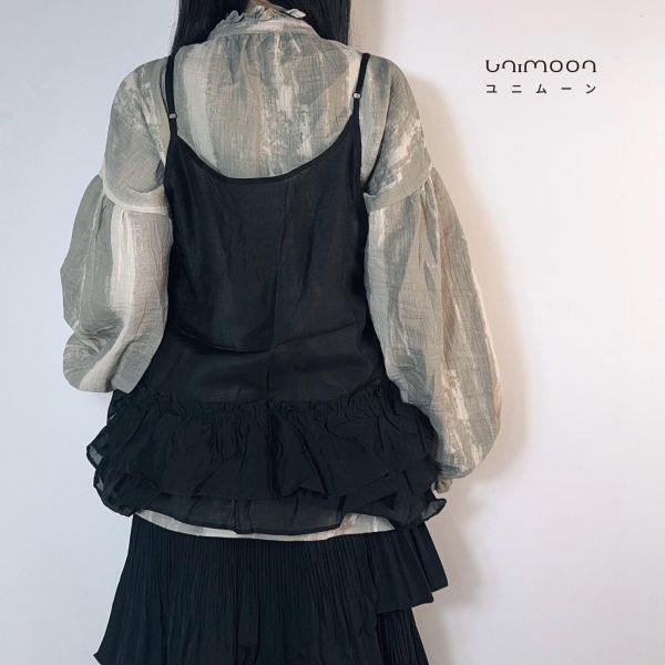 𝟮𝟲𝟭𝟬𝟱 雙層小蛋糕擺透膚背心 