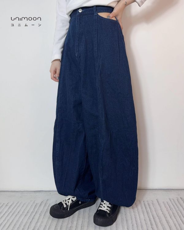 𝟮𝟲𝟮𝟬𝟴 側邊鏤空設計款一粒釦彎刀牛仔褲 