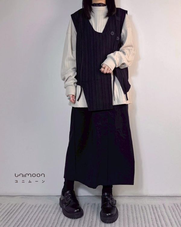 ᴊᴜɴ 𝟮𝟱-𝟭𝟴 機能工裝感彈性布開衩直筒裙 