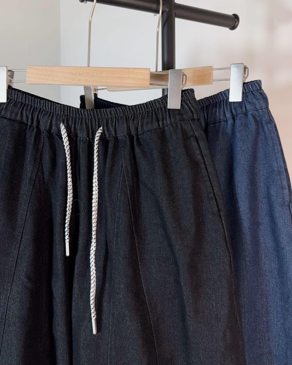 𝟮𝟲𝟰𝟭𝟮 混色繫帶花邊微繭型燈籠牛仔寬褲 