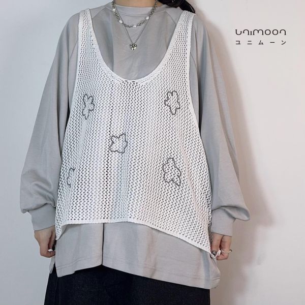 𝟮𝟲𝟰𝟭𝟬 雲朵小花刺繡鏤空U領背心 