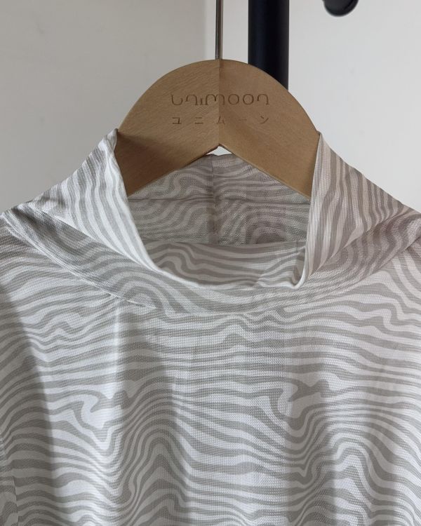 𝟮𝟲𝟯𝟬𝟰 斑馬紋彈性透膚打底上衣 