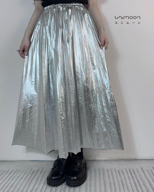 ɴᴏᴠ 𝟮𝟱-𝟮𝟳 pu皮金屬光澤傘擺百褶長裙 