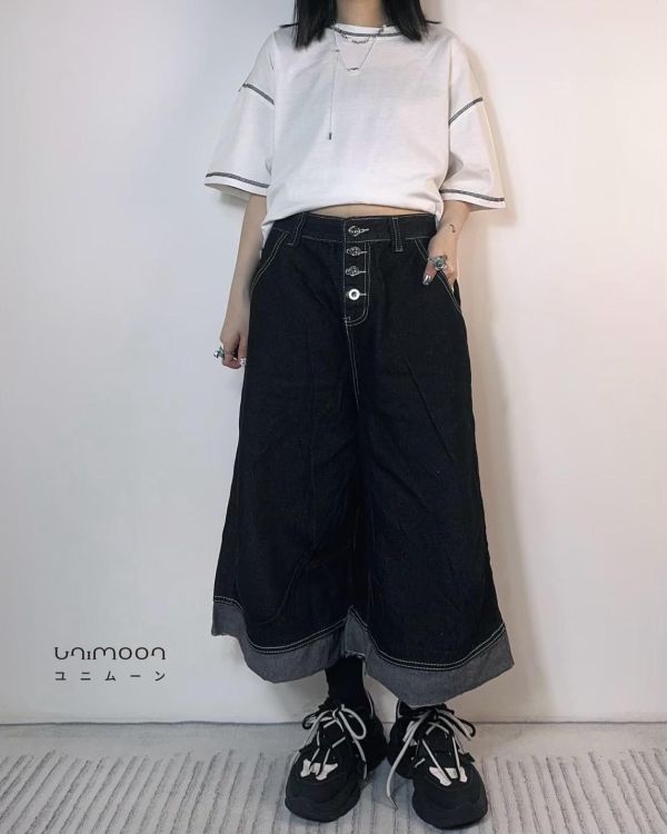 ᴀᴜɢ 𝟮𝟱-𝟯 撞色車縫線設計毛邊七分牛仔寬褲 